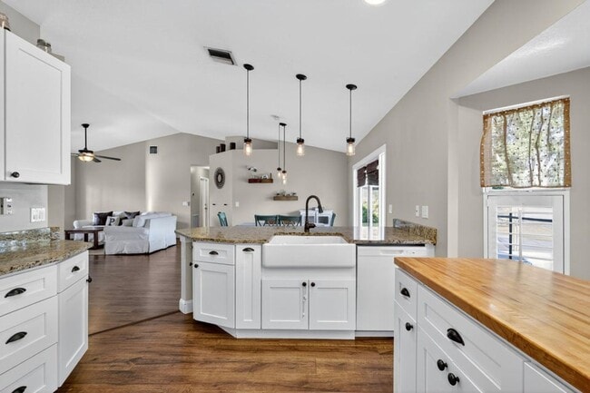 Building Photo - 151 Monterey Way