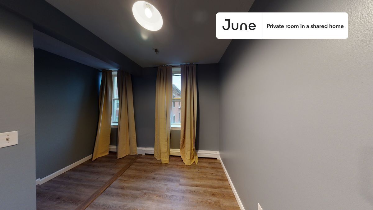 Building Photo - Private bedroom in 3 bed/1 bath Home