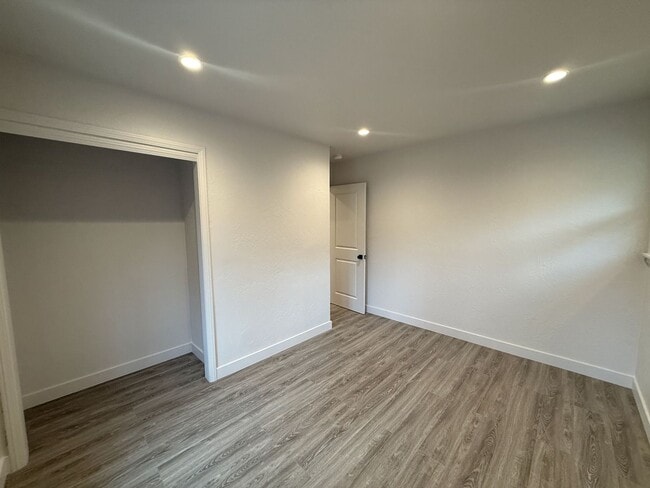 Building Photo - Immaculate FULL-REMODEL: 3 Bed 2 Bath Spokane Home w/ Brand New Everything!!