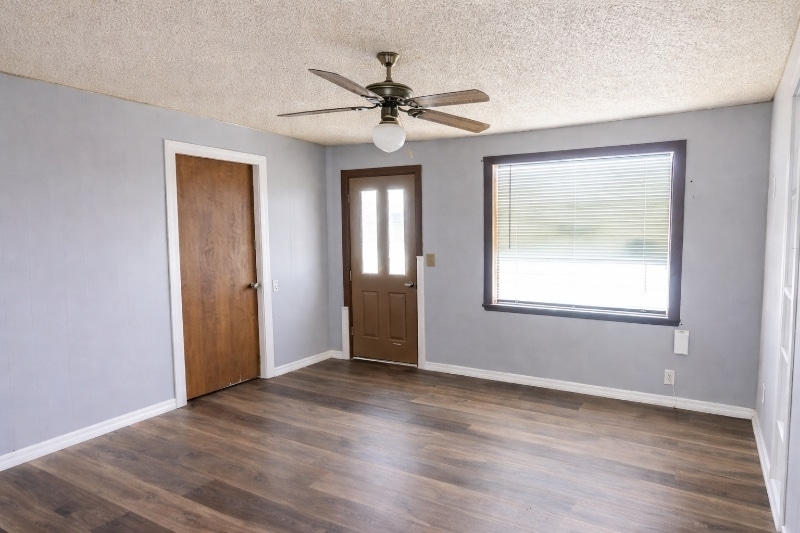 Building Photo - 503 W Birch St