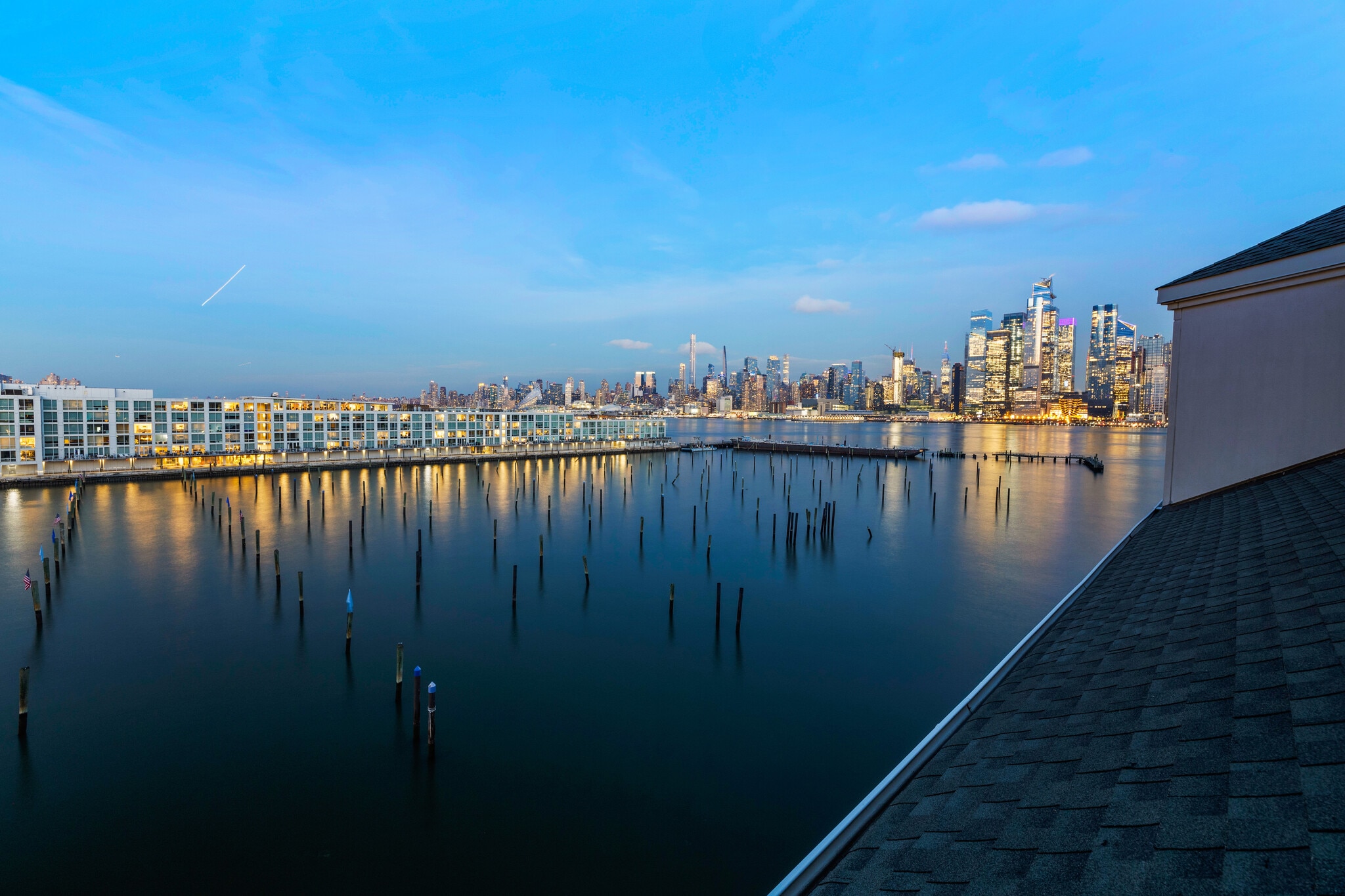 Building Photo - 600 Harbor