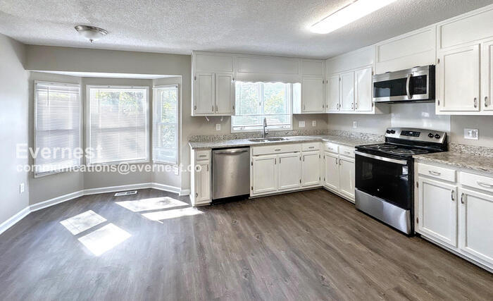 Building Photo - 2113 Stapp Dr NE