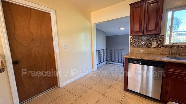 Building Photo - 37 E J St