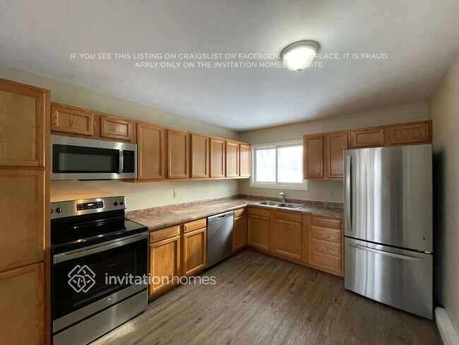 Building Photo - 3085 Upper 76th St E