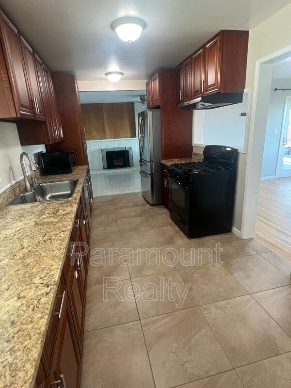 Building Photo - 30407 Treeview St