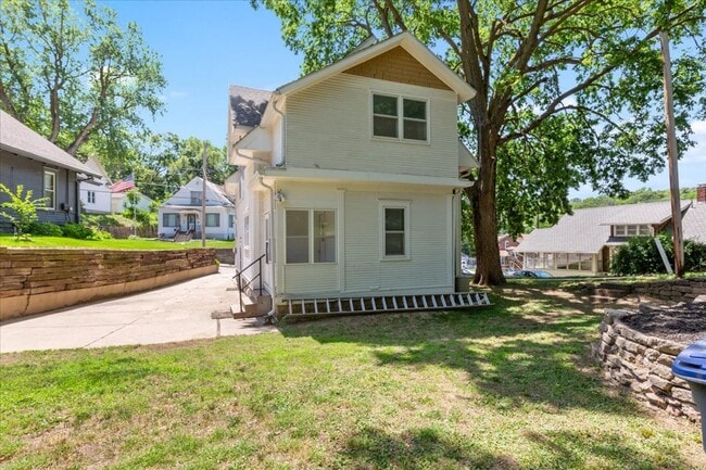 Building Photo - Spacious 4 Bedroom Home for Rent in Council Bluffs