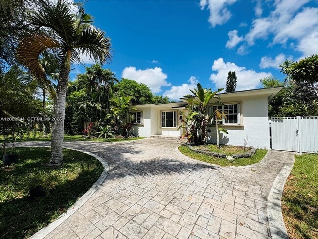 Building Photo - 516 Lavilla Dr