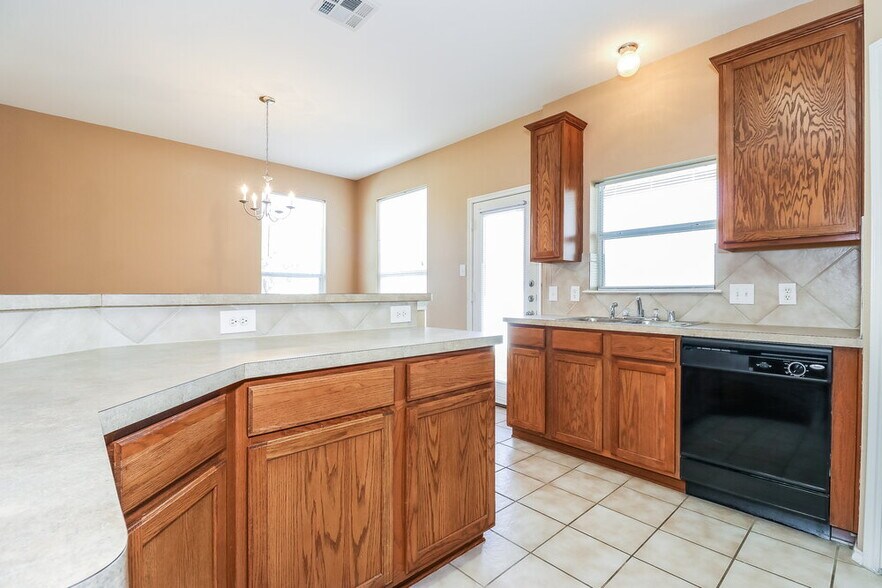 Building Photo - 9401 Waterman Dr