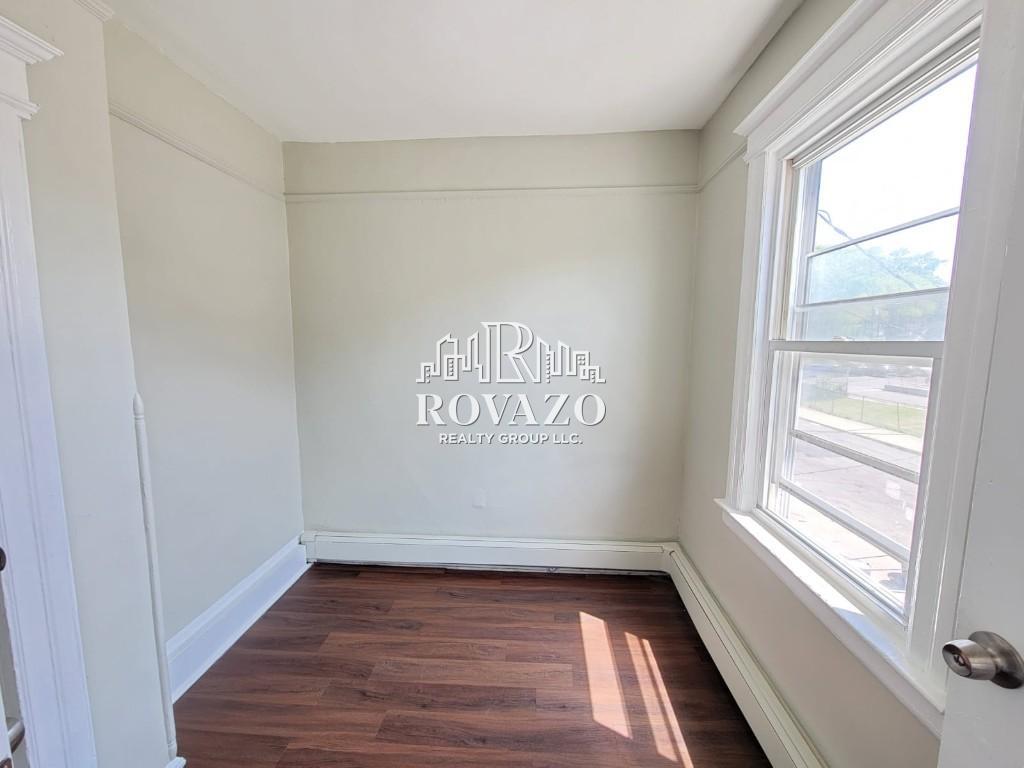 Building Photo - 525 21st St