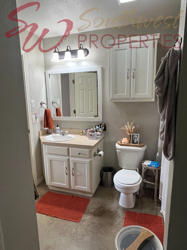 Building Photo - 2 Bedroom, 2 Bathroom Home – Low Maintenance & Convenient Living