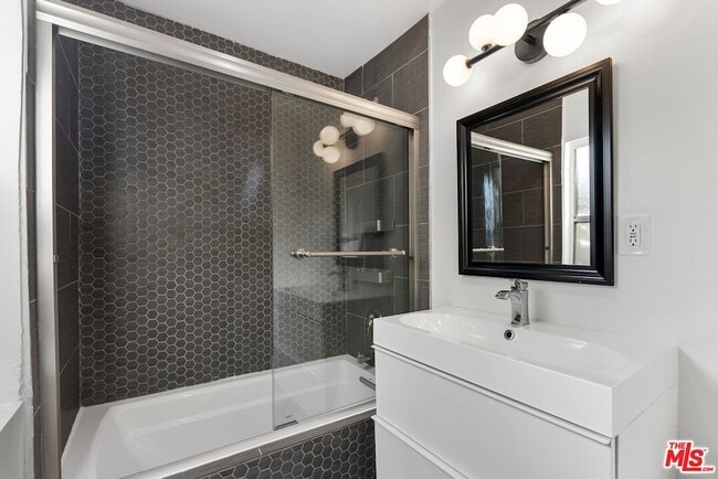 Building Photo - 612 Huntley Dr