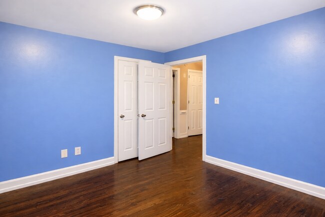 Building Photo - Space, Comfort & Convenience — Discover This Hidden Gem in Charlotte