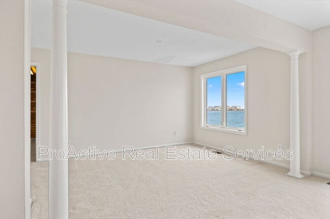 Building Photo - 9468 Bay Front Dr