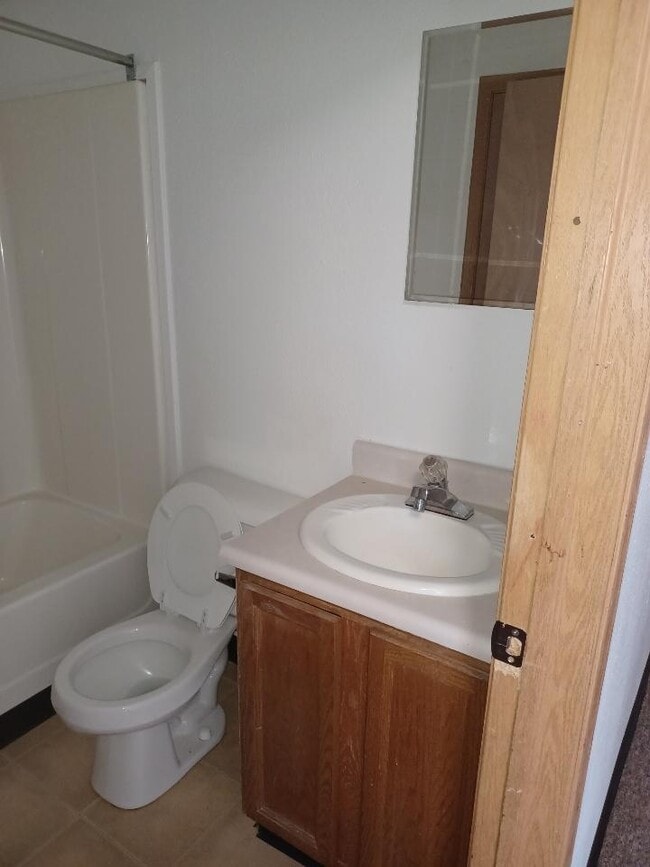 Building Photo - 1850 Lake St