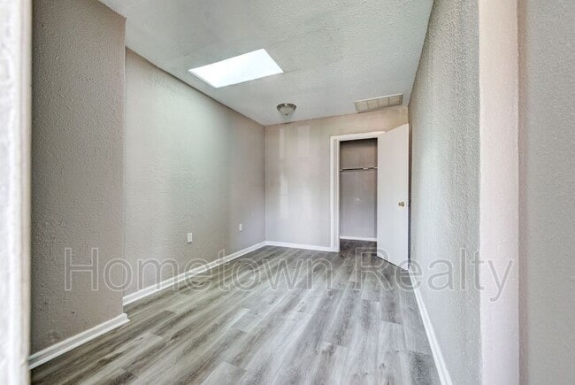 Building Photo - 2120 N Glen Ellyn St