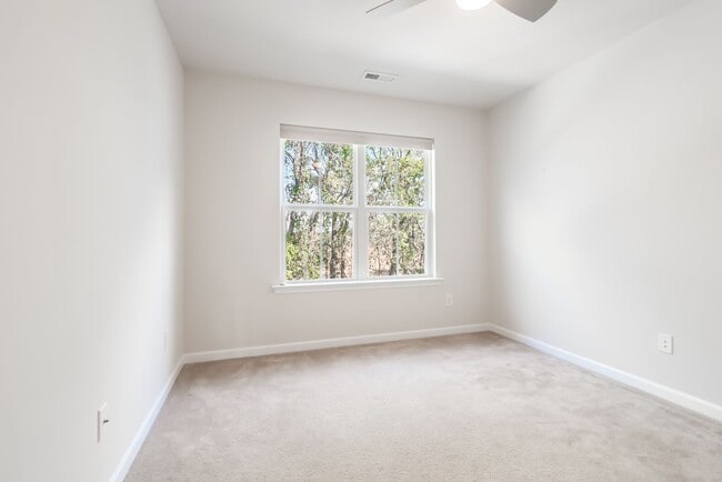 Building Photo - Beautiful 3-Bed, 2.5 Bath Townhome Available on 8/15!