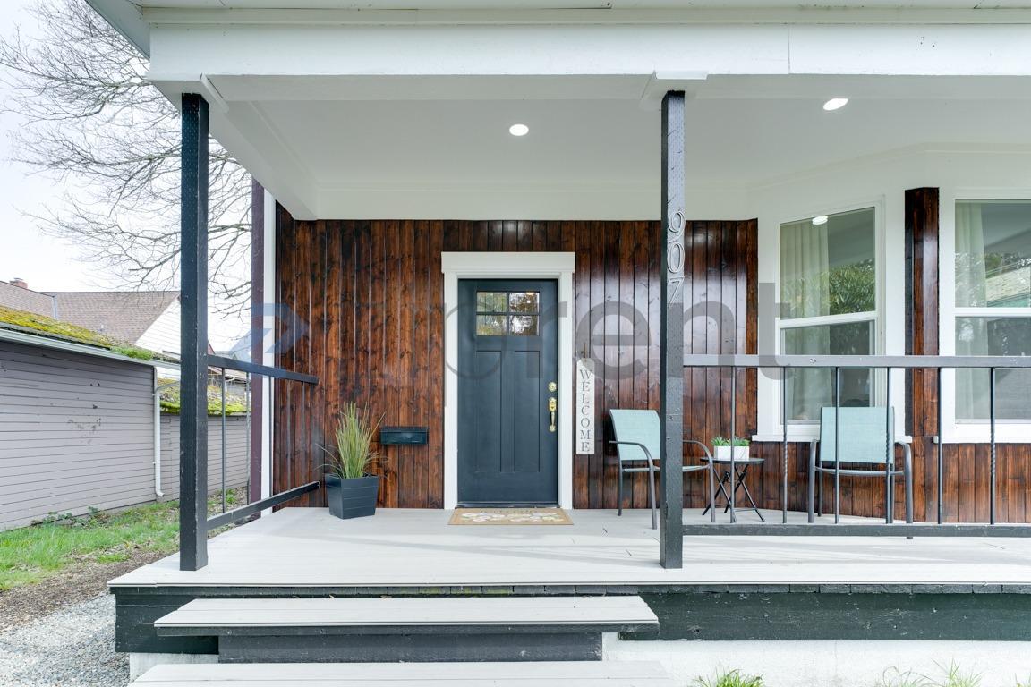 Building Photo - 907 S Ainsworth Ave