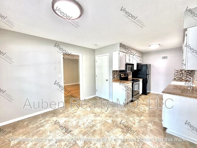 Building Photo - 1711 SW Skyline Dr