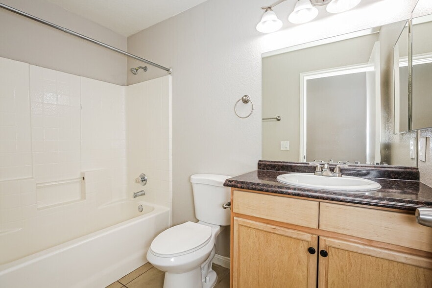 Building Photo - 504 Stonehurst Dr