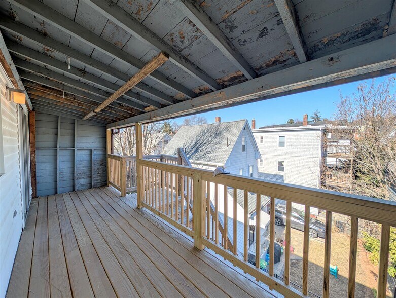Building Photo - 6 Evergreen Sq