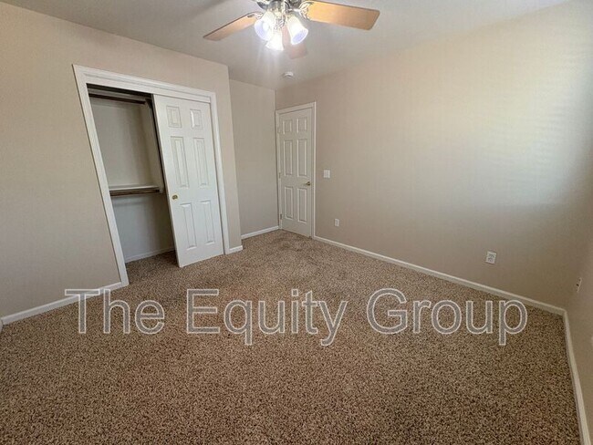 Building Photo - 3645 E Vista Dr