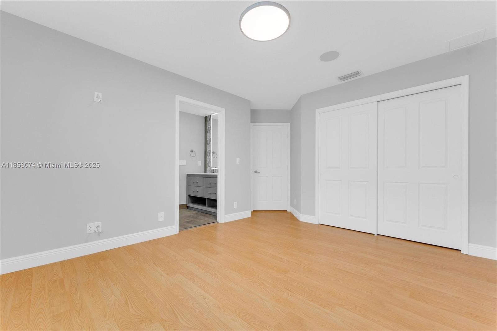 Building Photo - 2715 Edgewater Ct