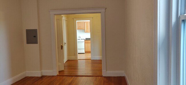 Building Photo - No brokers Fee, No Security Deposit, Eleva...