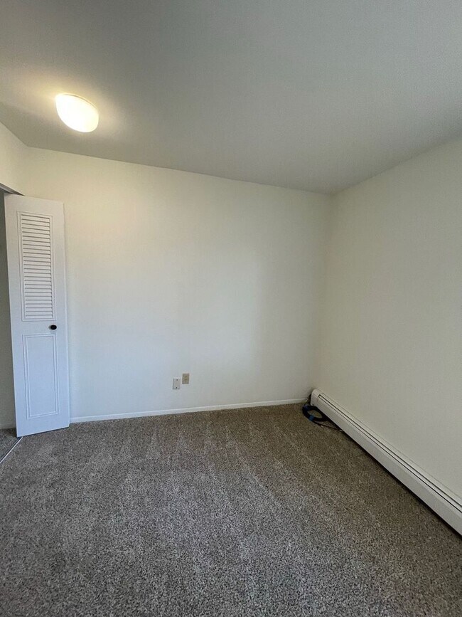 Building Photo - Lower 2 Bedroom with Patio - Optional Garage