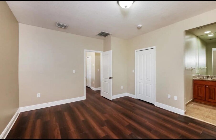 Building Photo - 3720 SW 69th Ave