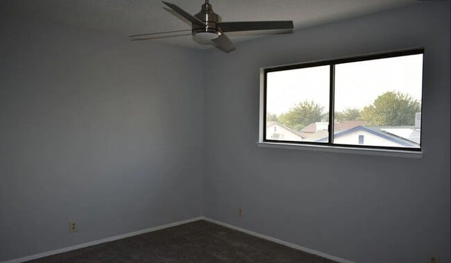 Building Photo - Cozy 3 bed 2.5 bath