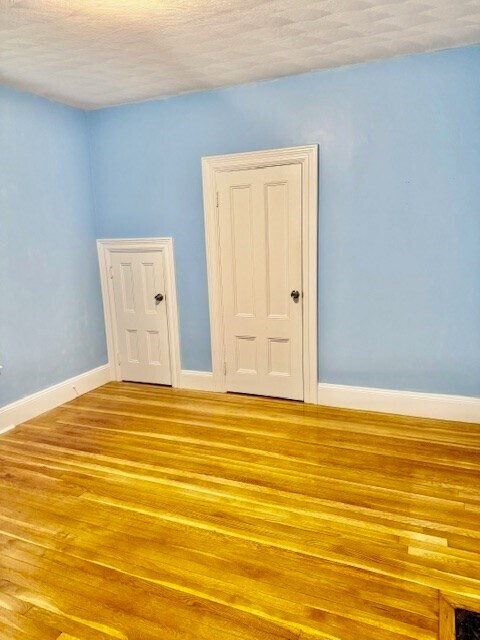 Building Photo - 8 Oneida St