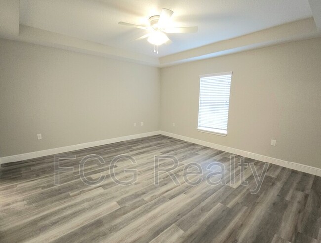 Building Photo - 116 Pine Trce