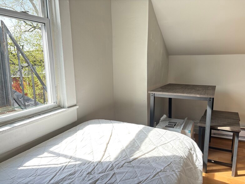 Building Photo - 5847 Nicholson St