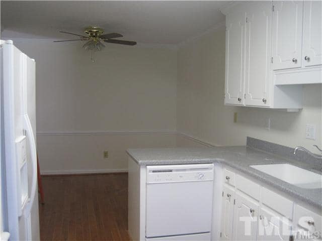 Building Photo - 111 Charter Oaks Cir