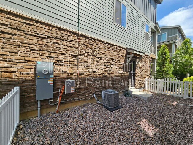 Building Photo - 2418 S Troy Ct