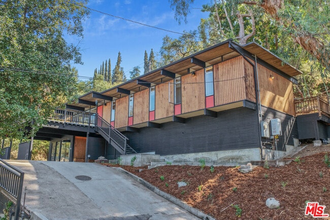 Building Photo - 1404 Oak Grove Dr