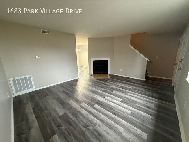 Building Photo - 1683 Park Village Dr