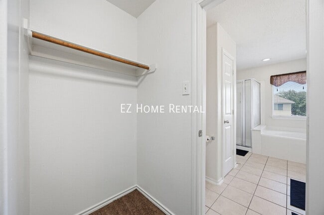 Building Photo - 8813 Elm Drake Ln