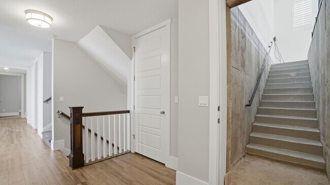 Building Photo - Luxurious Herriman 6 Bed with Indoor Court, Theater & Stunning Views!!!