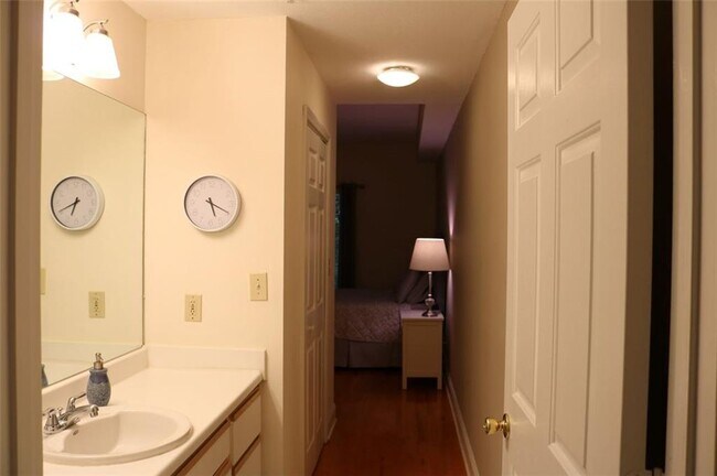 Building Photo - 1074 Peachtree Walk NE
