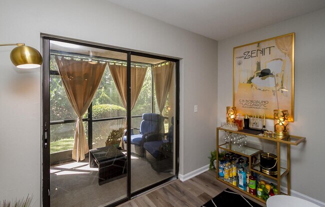 Building Photo - 1002 Windsong Cir