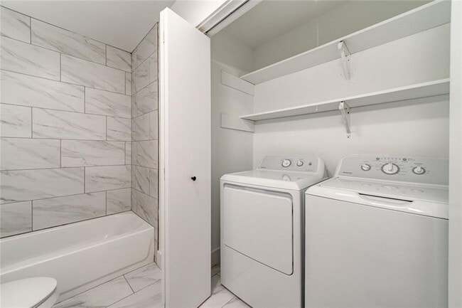 Building Photo - 1060 Mathews Ct