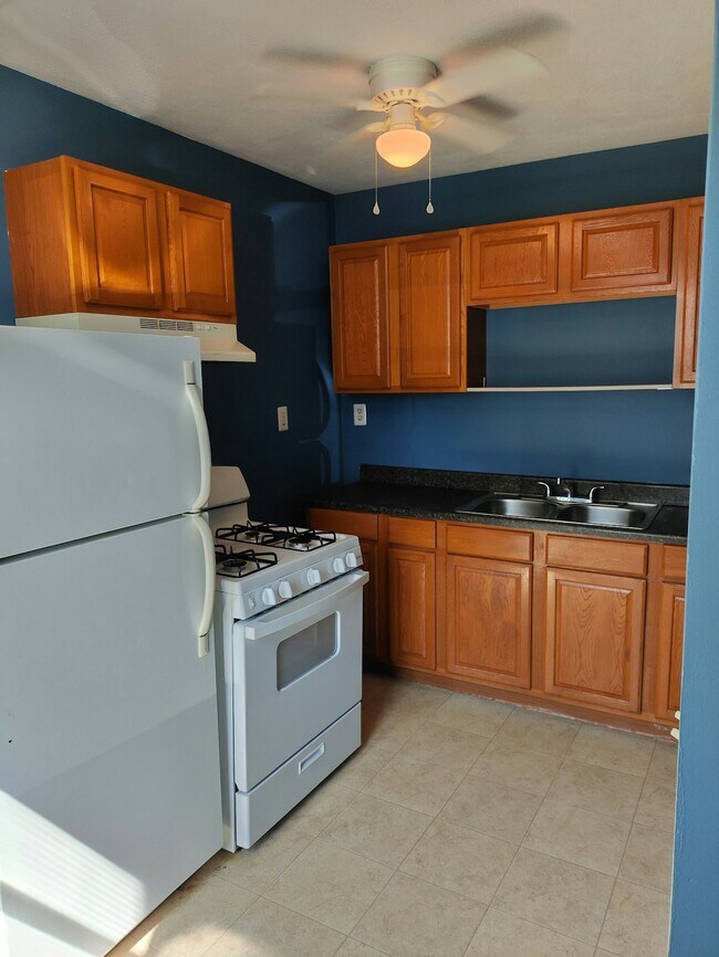 Building Photo - 104 S Tecumseh St