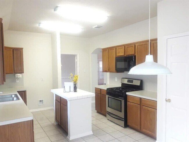 Building Photo - 4939 Linden Pl