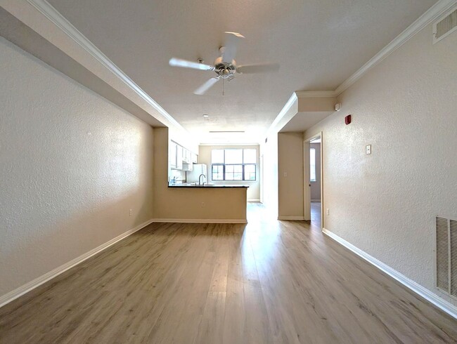 Building Photo - 1x1 Bright & spacious, convenient 1st floor unit. New flooring throughout, new washer/dryer & stove!