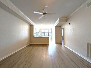 Building Photo - 1x1 Bright & spacious, convenient 1st floor unit. New flooring throughout, new washer/dryer & stove!