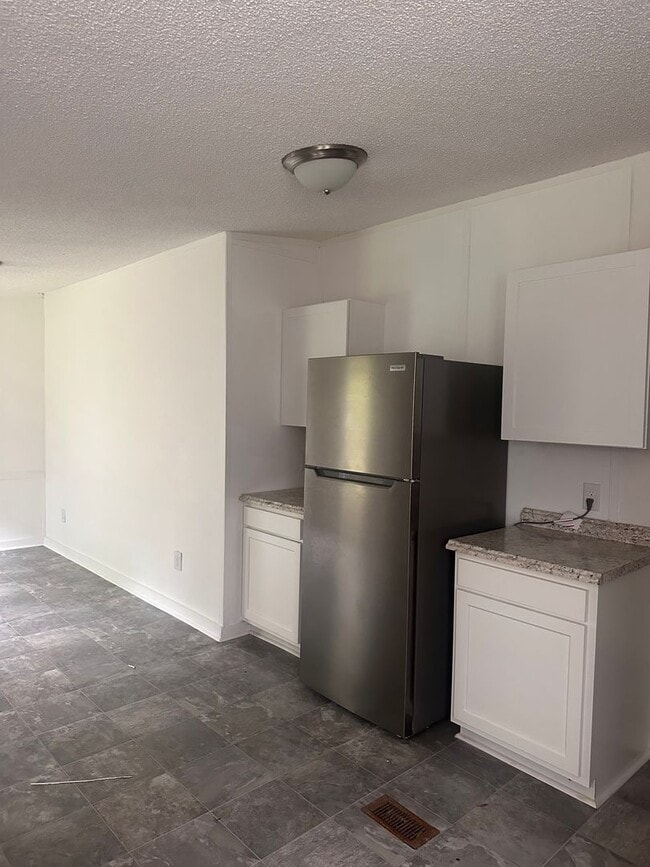 Building Photo - RENTAL HOME 3BD/2BTH