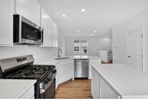 Building Photo - 422 Red Oak Cir
