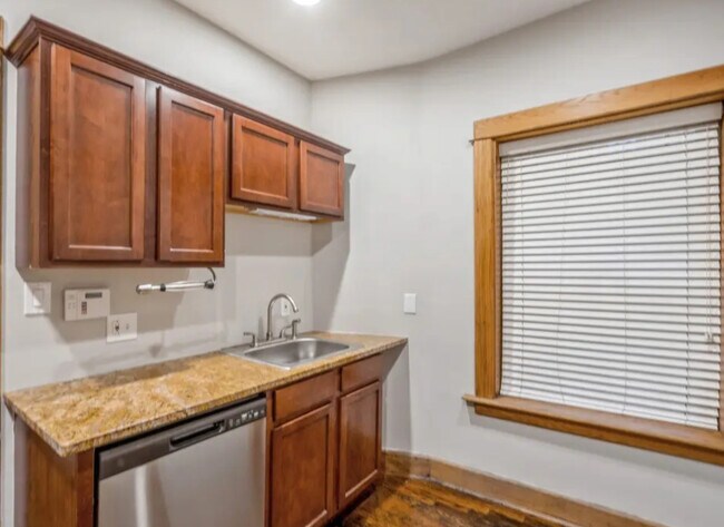 Building Photo - 11433 Ashbury Ave