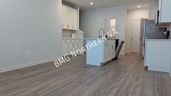 Building Photo - 2576 Neabsco Common Pl